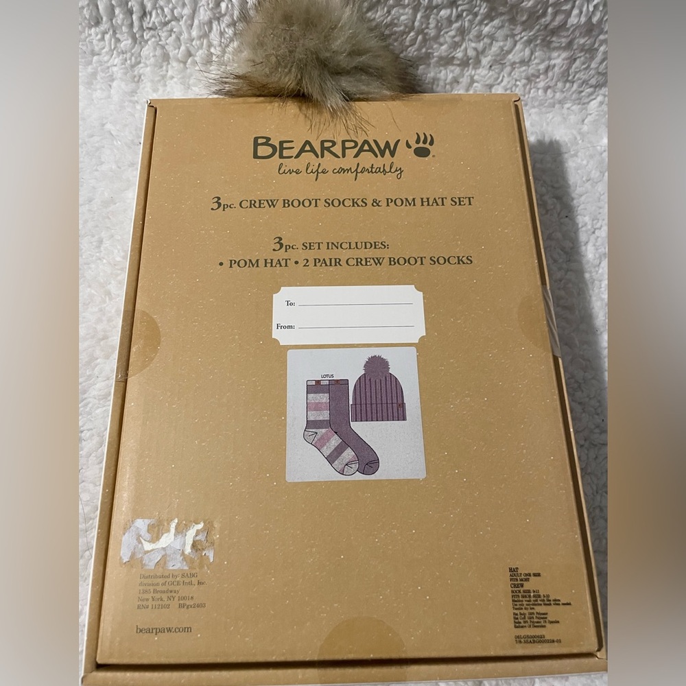 BearPaw Hat and Socks Set in Gift Box - Picture 2 of 2